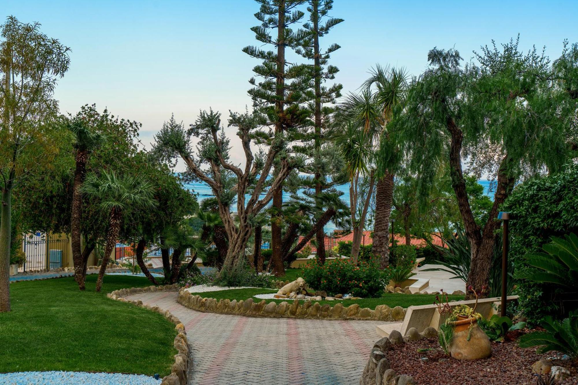 Hotel Villa Levi ซานเรโม ภายนอก รูปภาพ
